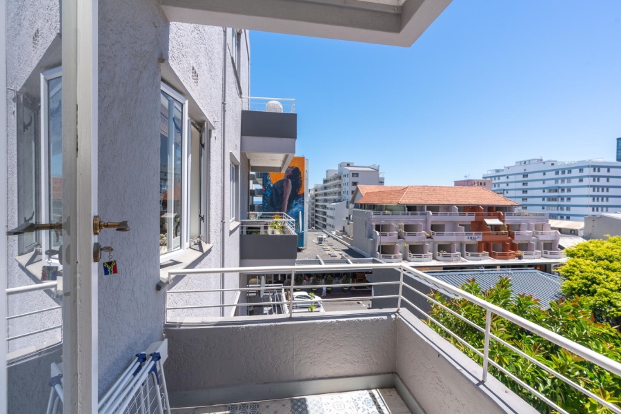 To Let 2 Bedroom Property for Rent in Sea Point Western Cape
